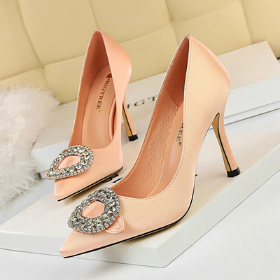 226-1 the European and American wind party shoes high heels satin shallow mouth pointed diamond buckle sexy show tall do