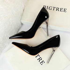 1829-2 the European and American wind metal with high glossy patent leather with shallow mouth pointed sexy nightclub sh