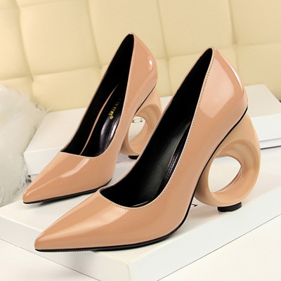 600-1 the European and American wind fashion sexy nightclub show thin heels hollow out with paint shallow mouth pointed 