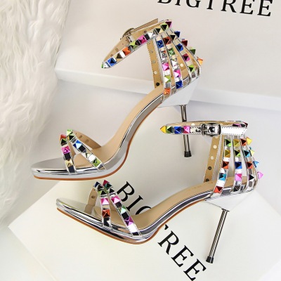 9923-5 in Europe and the sexy nightclub thin Roman style shoes high heel with color rivet one word with sandals