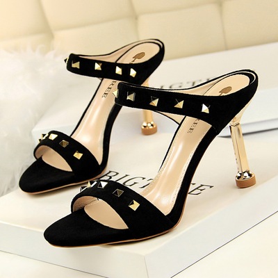 8312-1 the European and American fashion sexy women sandals with high-heeled shoes with thin metal suede rivet word brin