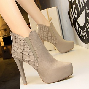 9657-12 European and American fashion wind restoring ancient ways is the knight boots high with waterproof suede sexy ni