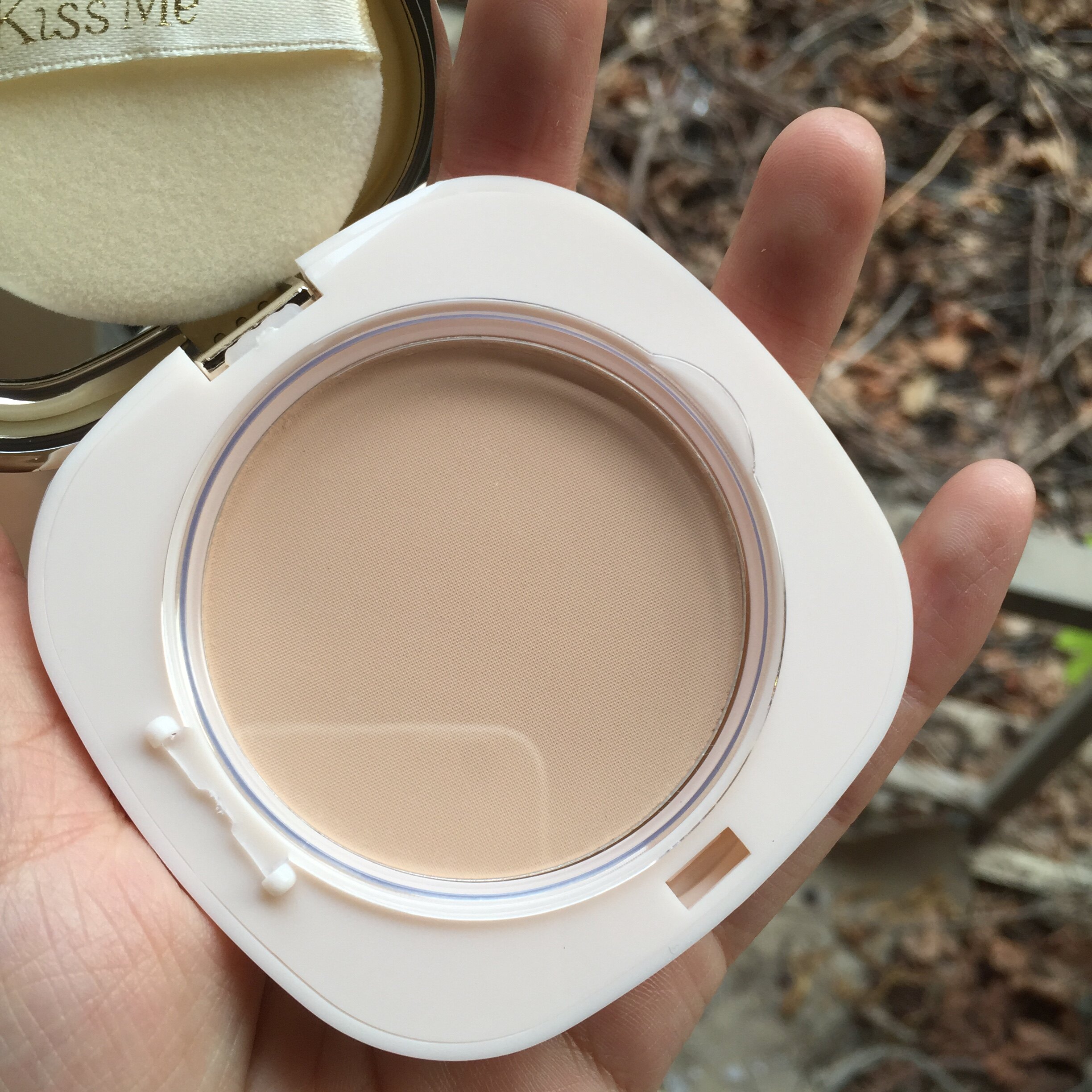 惊悚!盒子高档美!专柜很贵!ki*s绝世美肌干粉粉饼粉底