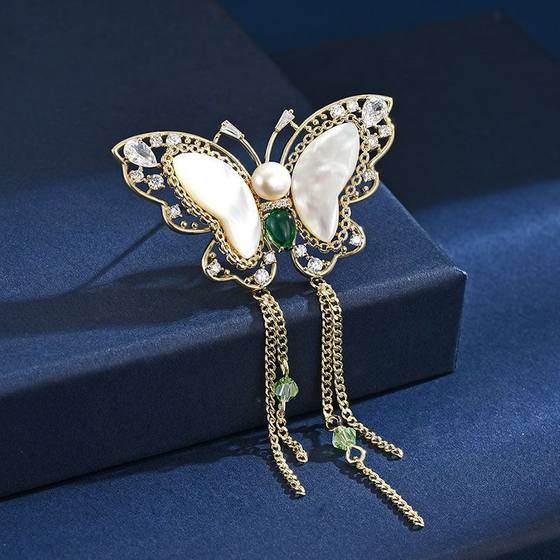 New light luxury shell butterfly brooch with high-end temperament corsage for women's tassels suit Hanfu accessories
New light luxury shell butterfly brooch with high-end temperament corsage for women's tassels suit Hanfu accessories