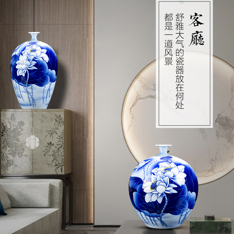 Hand - made white lotus flower vase of blue and white porcelain of jingdezhen ceramics living room TV cabinet decoration of Chinese style household furnishing articles