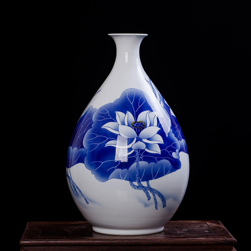 Jingdezhen ceramics famous jade pool Wu Wenhan hand - made of blue and white porcelain vase classical decoration collection certificate