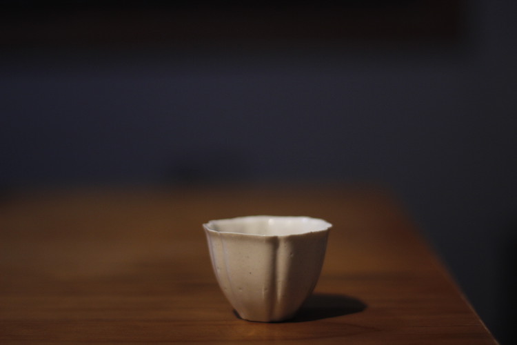 【四闲堂 手作 满釉支钉烧藁白釉 菱口杯普洱杯白茶杯_7折现价280元