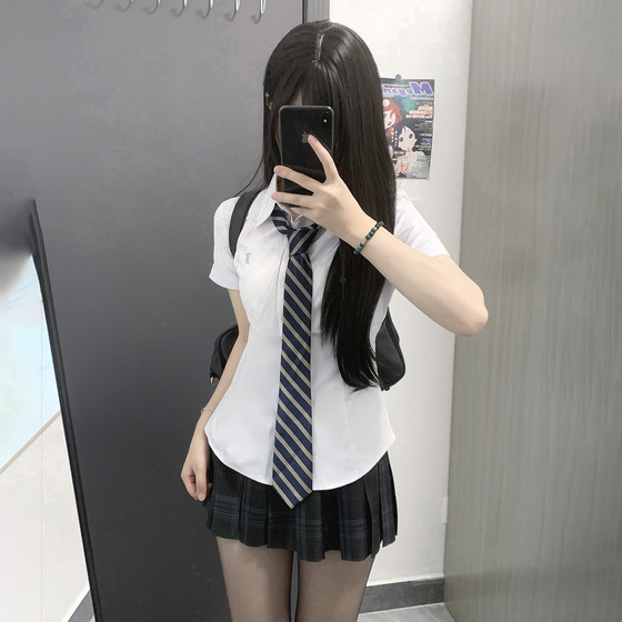 Hua Qianzhu original Xiaozhichuan shirt school offering multi-color waist-length short-sleeved jk uniform two-color top
Hua Qianzhu original Xiaozhichuan shirt school offering multi-color waist-length short-sleeved jk uniform two-color top