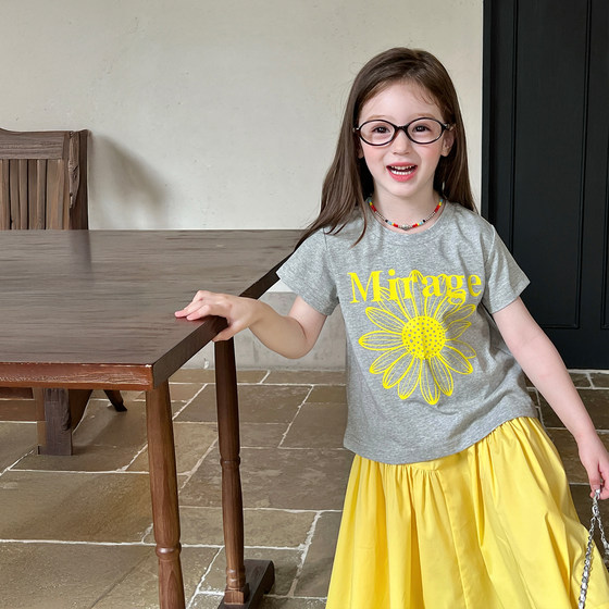 Gardenia Growth Record Children's Clothing Girls' Little Daisy Print Short Sleeve T-shirt Summer New Children's All-Match Loose Top
Gardenia Growth Record Children's Clothing Girls' Little Daisy Print Short Sleeve T-shirt Summer New Children's All-Match Loose Top