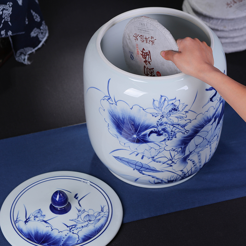 Jingdezhen ceramic hand - made caddy fixings large blue and white lotus tea cake tin puer tea cylinder ten loaves of bread