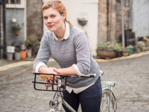 Blank canvas dark night charm translation Chinese text description Please note the email address