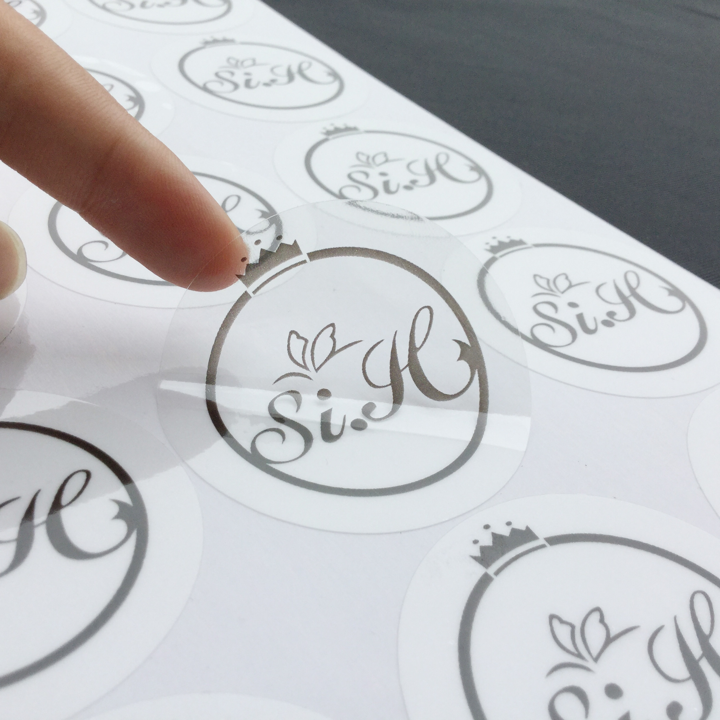 透明不干胶logo贴纸定制二维码彩色标签pvc卡通不干胶印刷定制