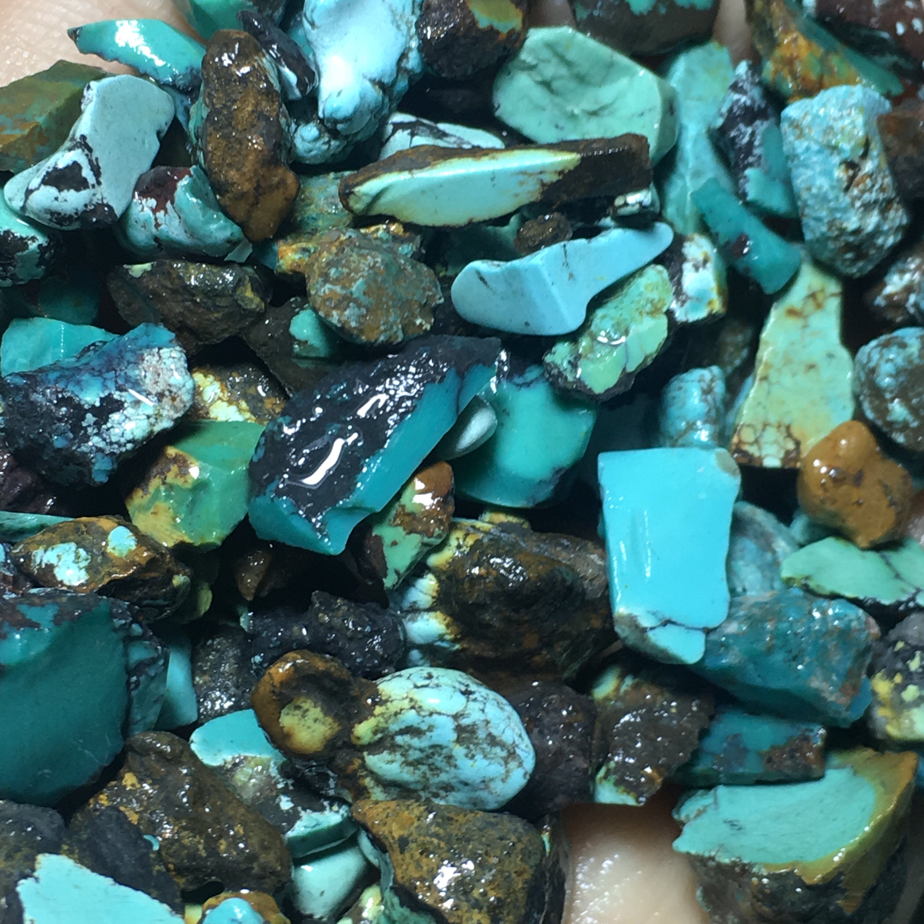 湖北竹山天然绿松石原石 原生态绿松毛料碎料 原矿高蓝瓷碎料diy