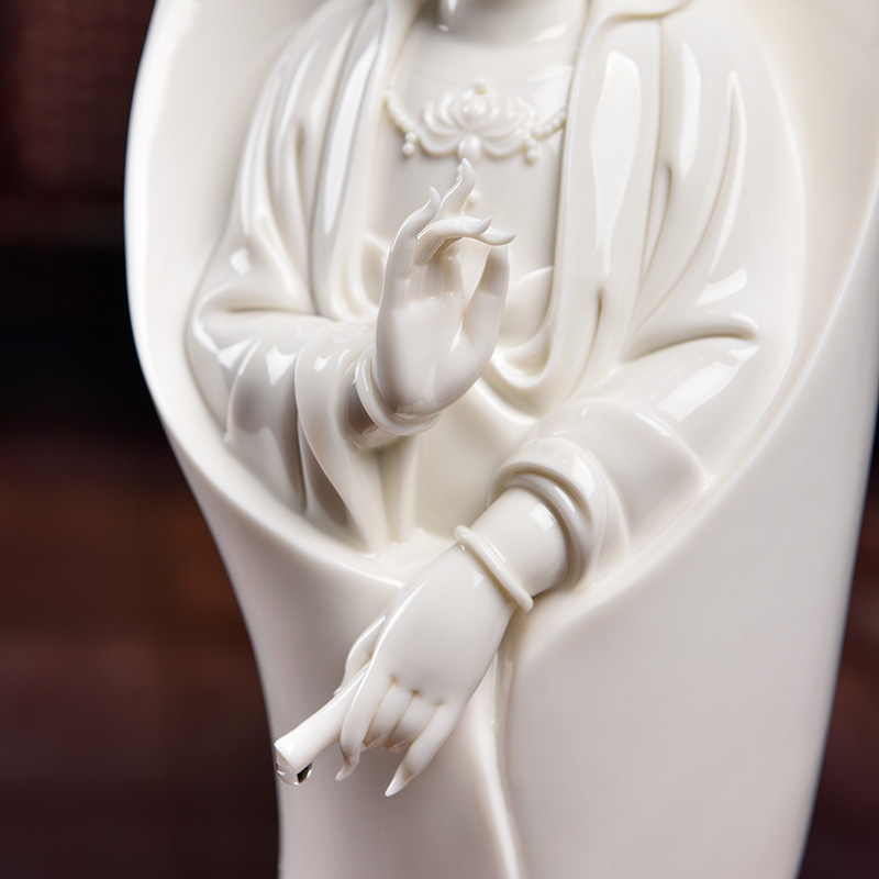 Yutang dai dehua porcelain its art ceramic avalokitesvara dripping guanyin Buddha furnishing articles/lotus leaf