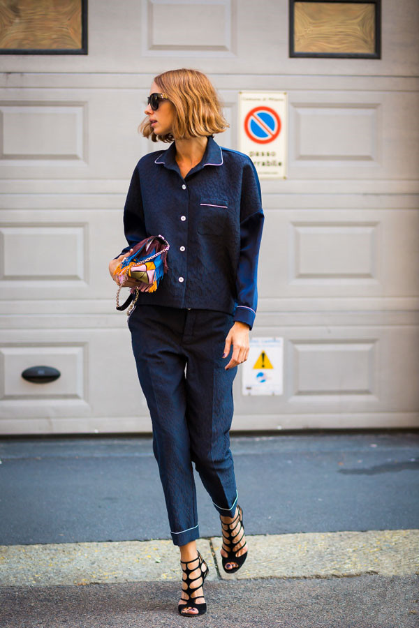 这双绑带鞋有着非常浓厚的波西米亚风,在搭配上和牛仔a字短裙或