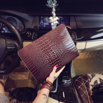 2022 new Korean version mens bag trendy crocodile print hand grab bag fashion casual retro file bag IPAD package