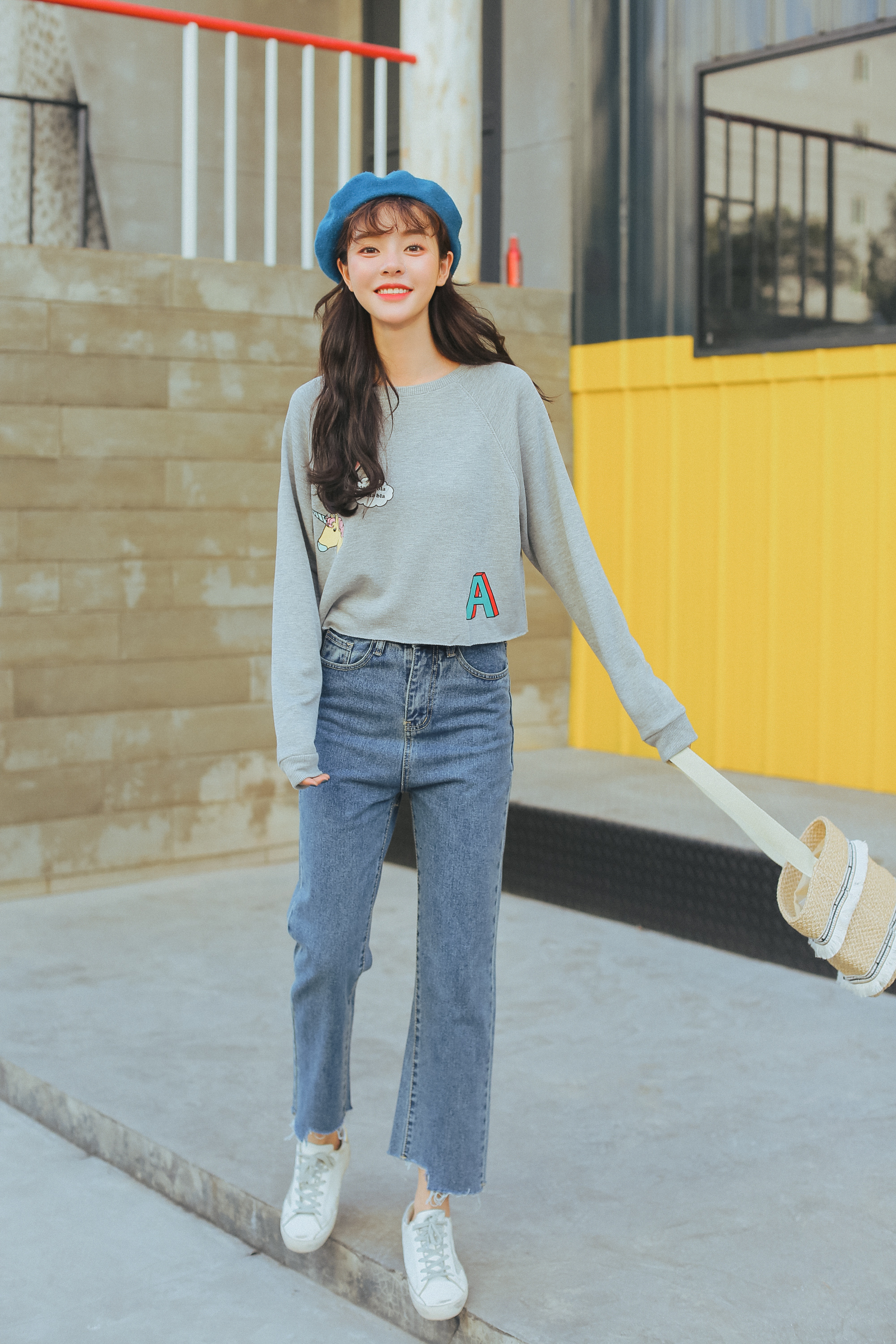 yoke实拍2017年春季新款 不规则高腰阔腿裤直筒牛仔裤女