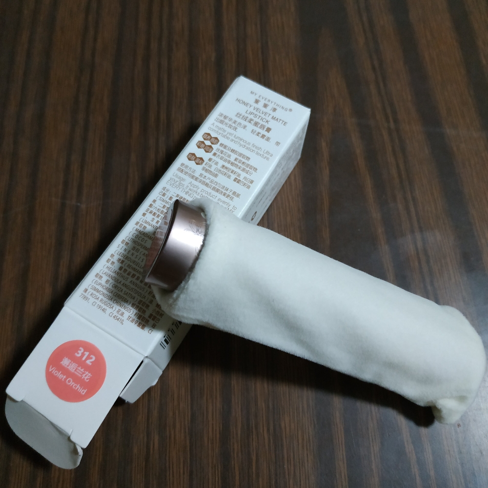 蜜蜜淳丝柔蜜唇膏做工精美 拿在手里很有质感(邂逅兰花色口红)_in榜 蜜蜜淳丝柔蜜唇膏做工精美 拿在手里很有质感(邂逅兰花色口红)