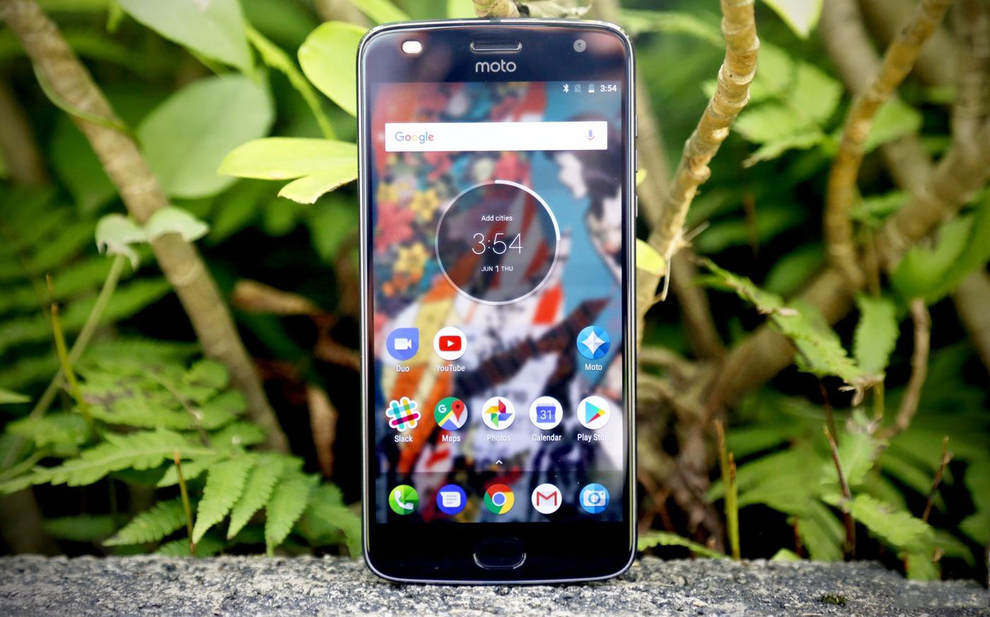 (来源: 猎海潮品)            日前,联想在美国发布了moto z2