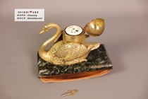 Nineteenth-century Swiss treasured bronze-gold swan sculpture marble base mechanically strings antique table-style nostalgometer
