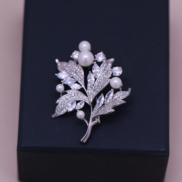 Nali's blossoming shell beads leaf brooch corsage brooch women's Japanese and Korean spot silver high-end accessories spot new style