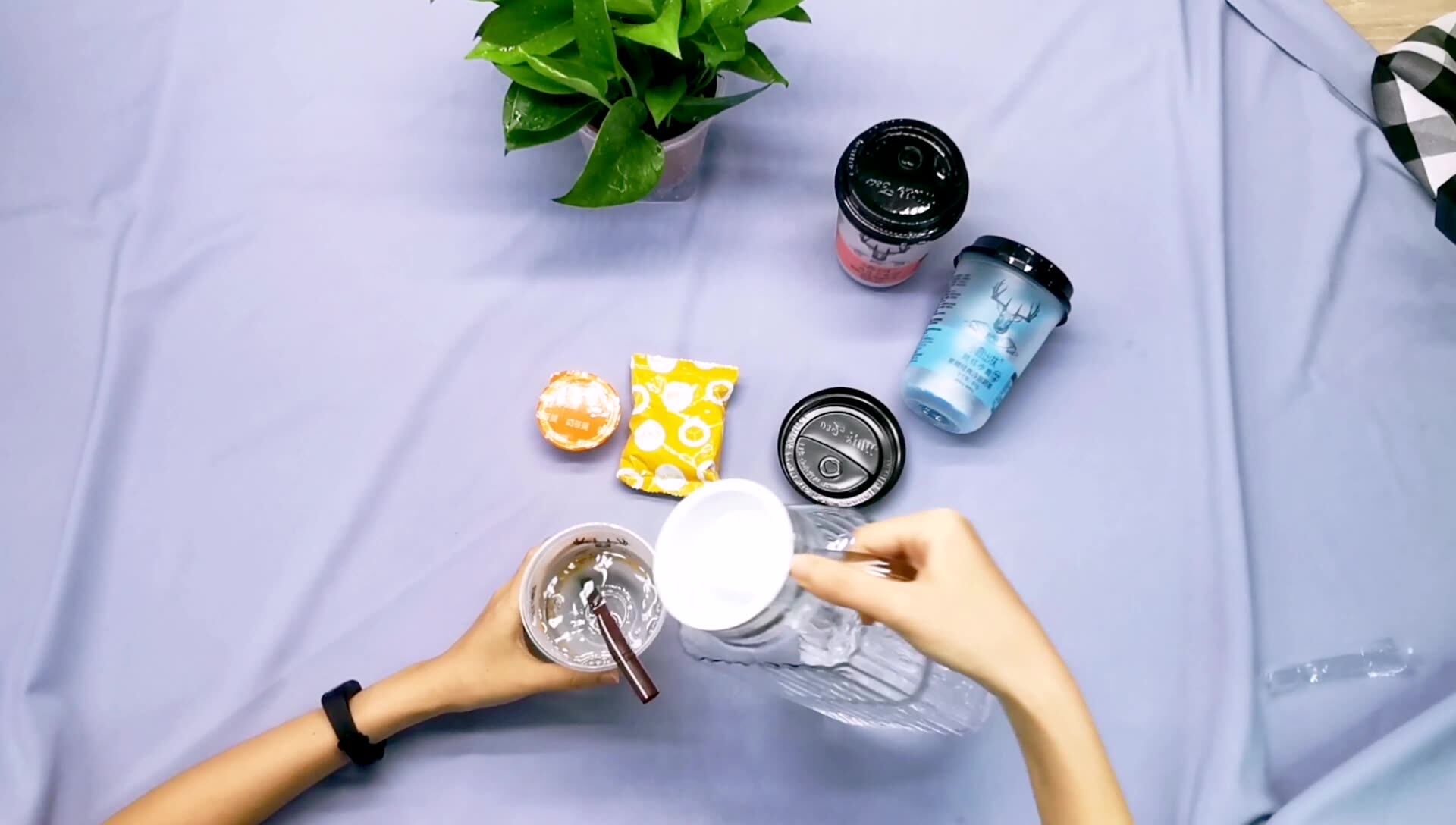 鹿角巷81g网红冷泡奶茶蜜桃乌龙手摇经典牛乳港式杯装冲泡奶茶饮