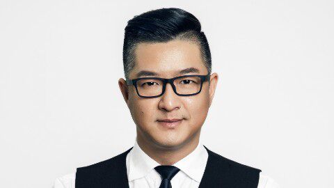 岳屾山 岳律师和@马丁马小虎 马老师一起吃. 来自小熊qq糖 - 微博