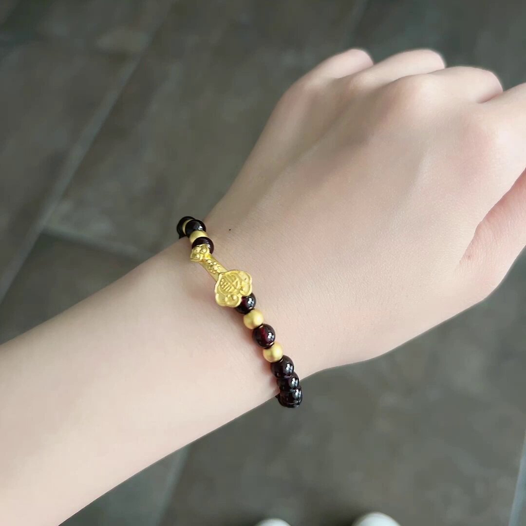 本命年红绳这样戴才够味,好运自然来