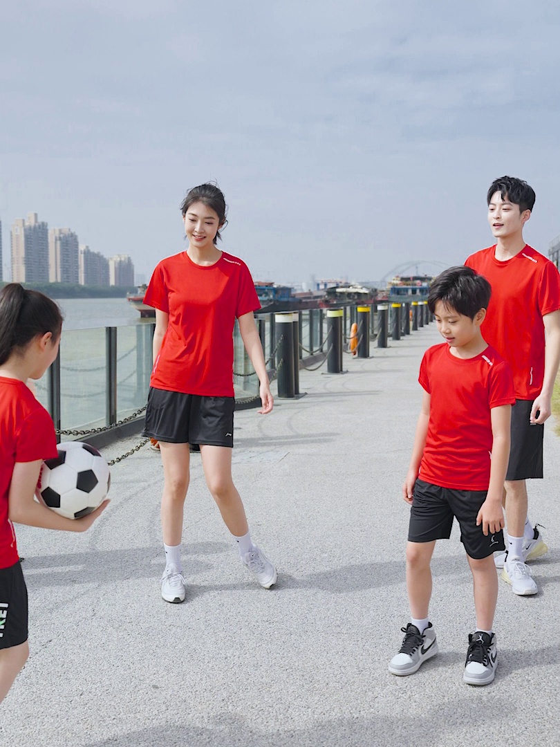 定制亲子T恤穿搭曝光率翻倍的秘密竟然是它？