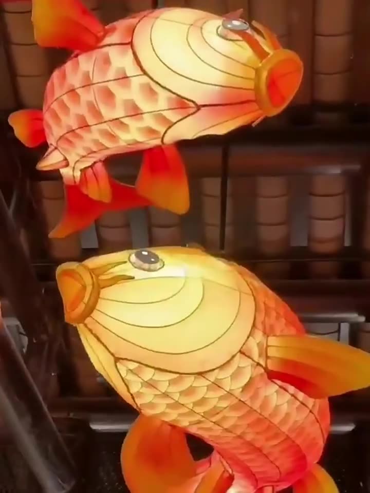 手工鲤鱼花灯发光印花鱼造型彩灯商场景点超市挂件灯笼款式多样