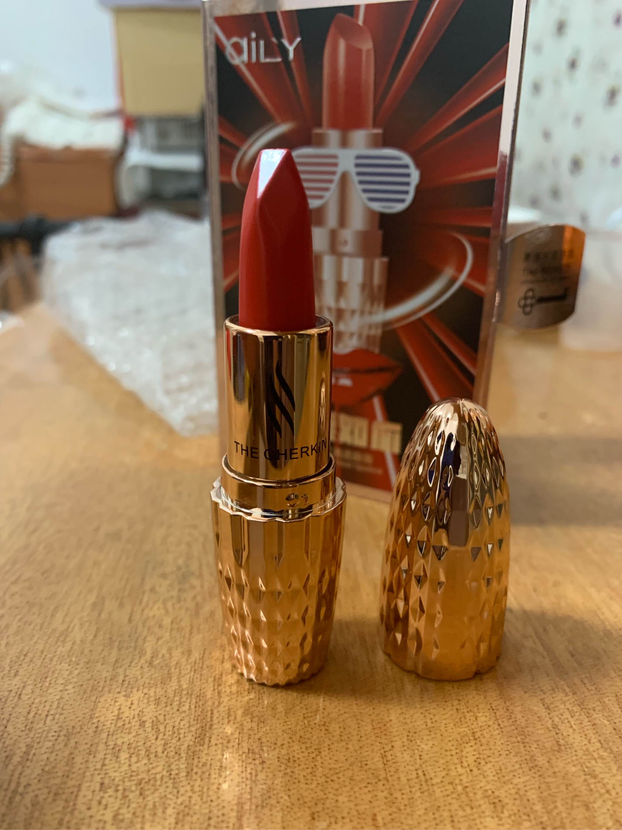 适合各种肤色的aily小黄瓜清透唇膏梅子色_in榜 适合各种肤色的aily小黄瓜清透唇膏梅子色