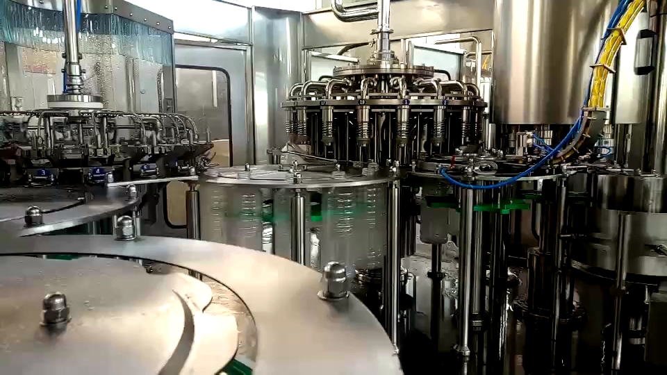 工厂价格全自动小瓶果汁灌装厂/瓶果汁榨汁机灌装机/果汁灌装生产行