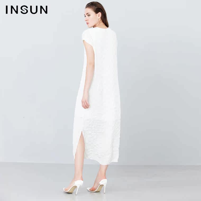 INSUN/恩裳【7.14新品】2015秋装 时尚落肩肌理料连衣裙95205020