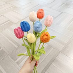 Purely handmade woolen knitted single tulip bouquet finished home decoration Women's Day creative gift