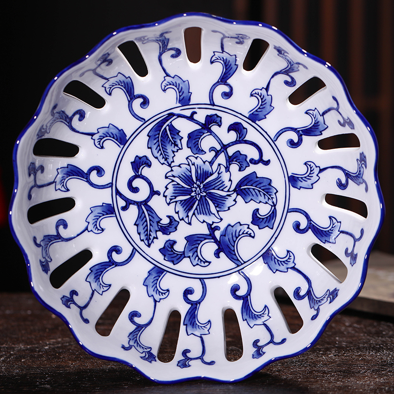 Jingdezhen porcelain hollow ceramic fruit bowl dried fruit snack plate creative new Chinese style is classic the sitting room tea table furnishing articles