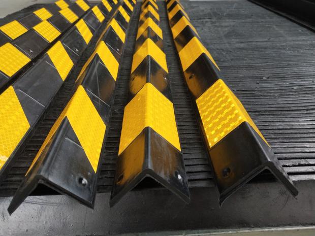 1.2米5cm宽橡胶护角工地阳角护角条反光护墙角柱子成品保护楼梯踏