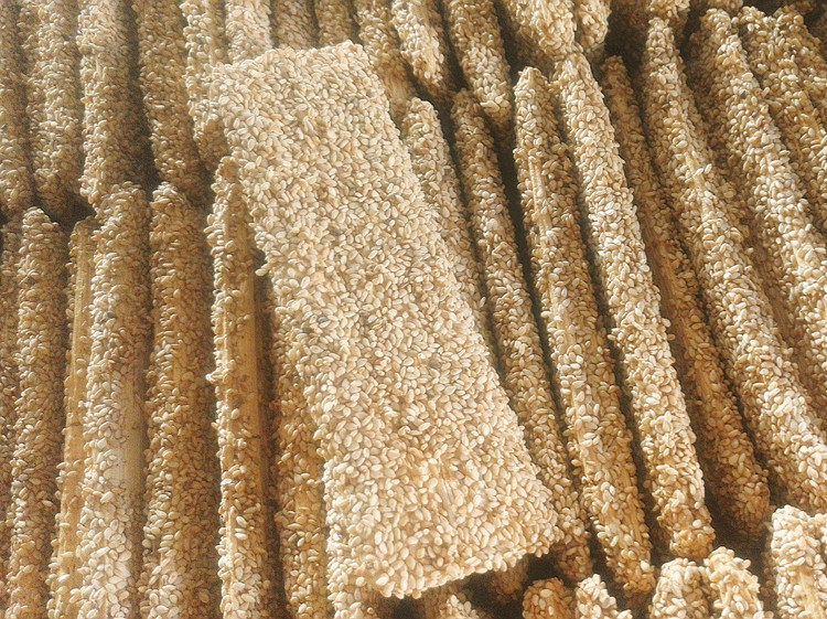 冬季美食黄县招远水盘大糖麦芽芝麻糖纯手工制作酥脆不粘牙香甜