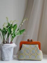 (small island hand made) (bell drum) minaperhonen all Kawamaki wool double ball wood stomp gold bag