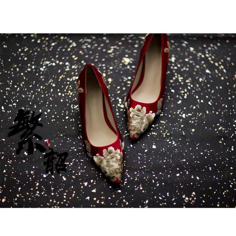 繁韶坡跟弓鞋此心寄褒姒国色衍生尖头绣花高跟婚鞋