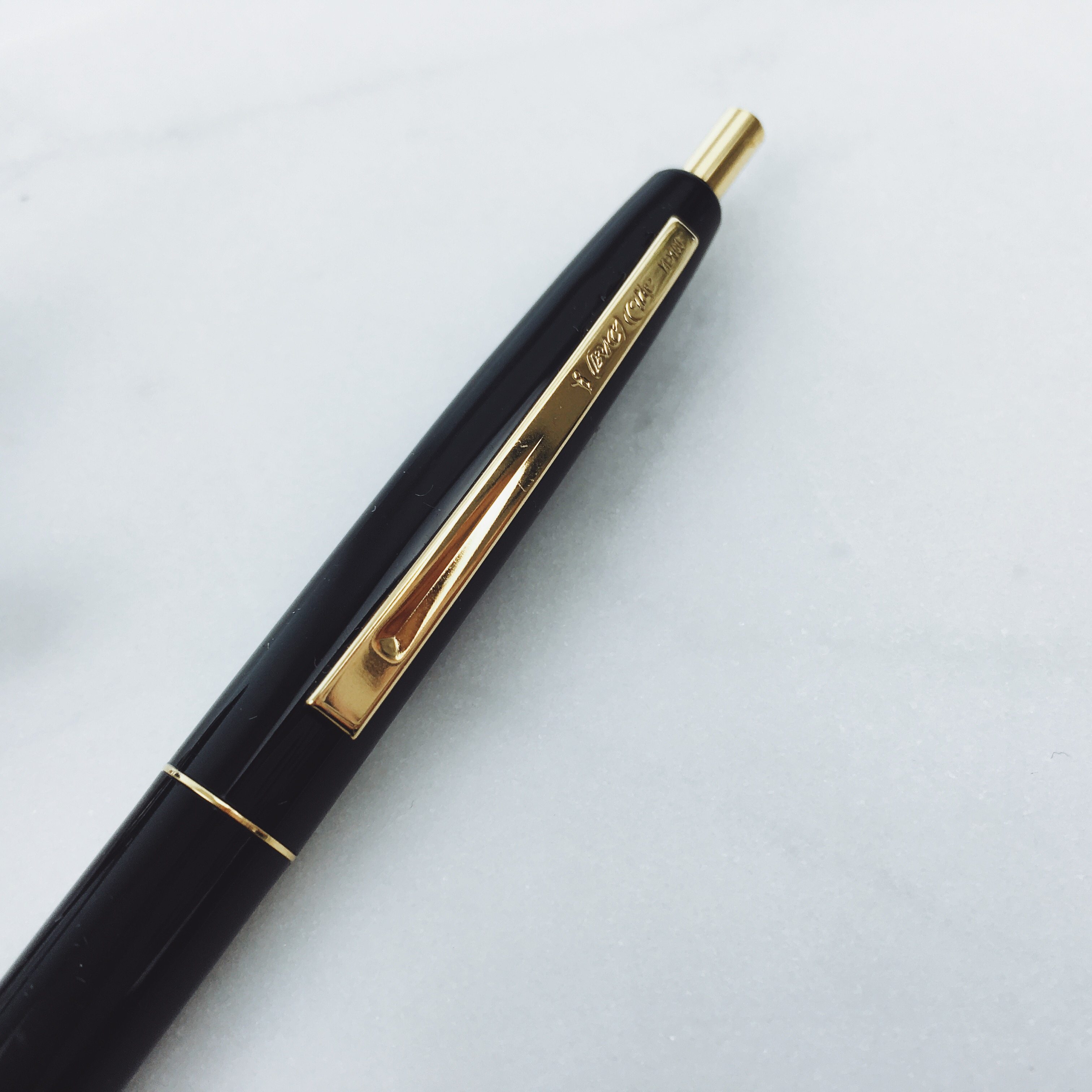 bic日本限定版经典彩色圆珠笔金色笔夹4色可选clic gold 0.7mm