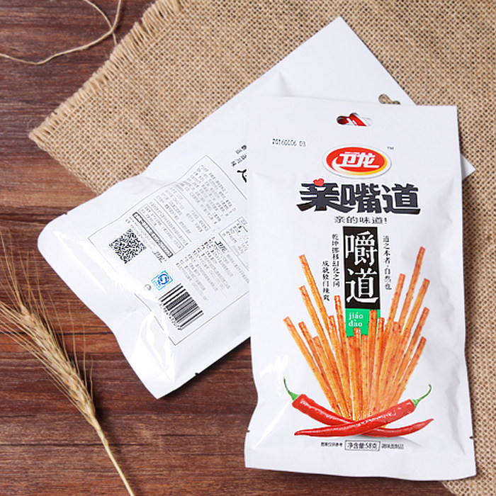 卫龙亲嘴道50g*5包辣条骚麻辣零食80后儿时怀旧食品特产熟食包邮