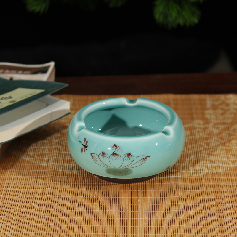 Jingdezhen elegant celadon shadow green ceramic ashtray environmental ashtray elegant and simple but elegant ceramic ashtray