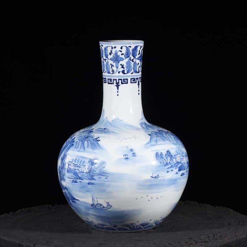 Jingdezhen painting landscape painting porcelain vase on the celestial sphere 60 cm high painting details blue and white porcelain vase