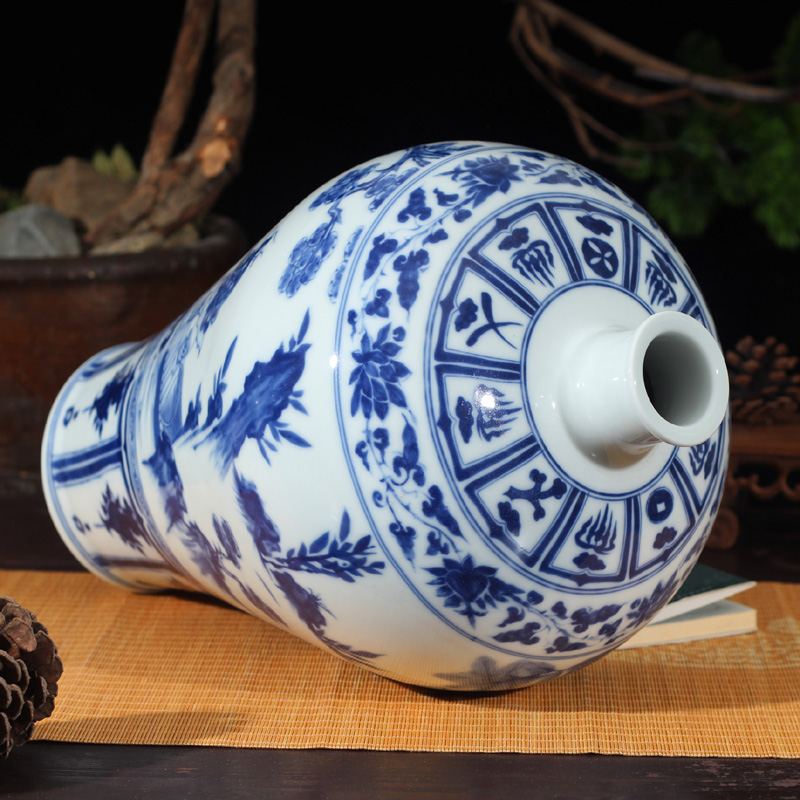 Imitation of yuan blue and white Xiao Heyue chase Han Xinmei bottle of jingdezhen blue and white porcelain bottle display antique vase