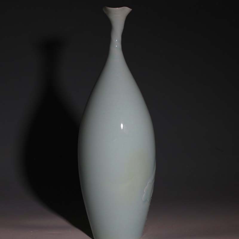 Carp Carp relief porcelain vase elegant embossed lotus vase elegant high - end monochrome gift vase