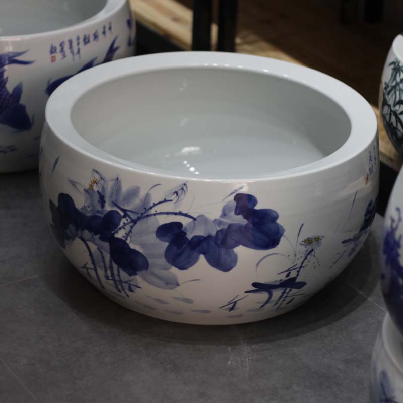 Jingdezhen blue and white lotus hand - made ceramic blue and white peony writing brush washer from small fish, small tea set writing brush washer