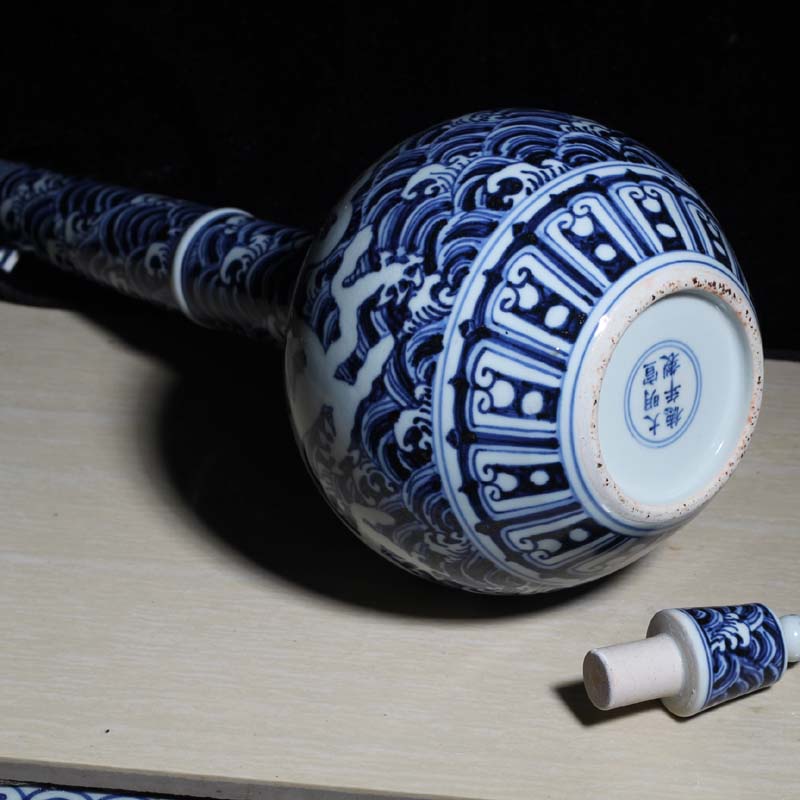 Jingdezhen Ming xuande blue and white to stay white dragon grain gall bladder daming XuanDeLong grain the flask
