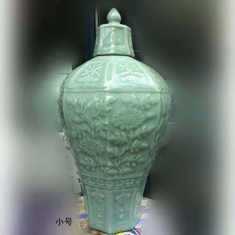 Jingdezhen shadow green embossed with cover mei bottles of Jingdezhen monochrome embossing mei bottle green embossed porcelain Jingdezhen we knew