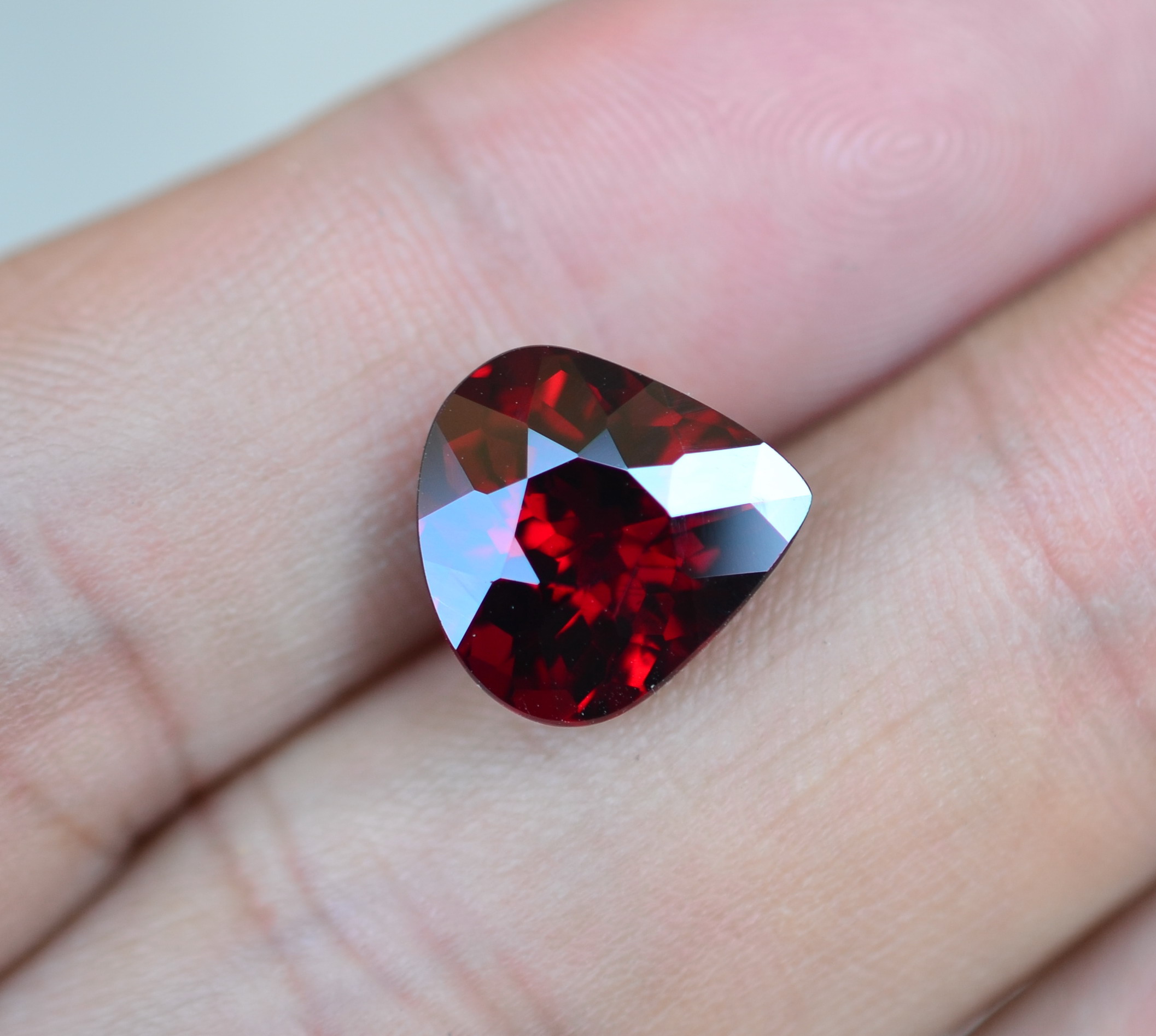 天然马达加斯加石榴石裸石水滴形戒面6.