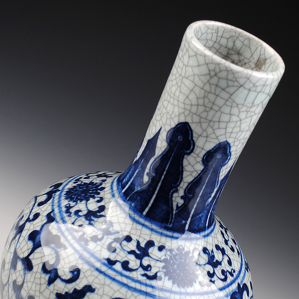 Antique vase of blue and white porcelain of jingdezhen ceramics up crack tree Chinese style household handicraft furnishing articles